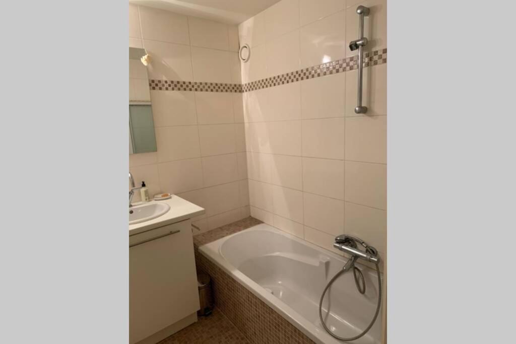 Two Bedroom Apartment - 50 Meters From Beach And Kyc Koksijde Bagian luar foto